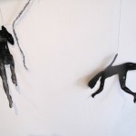 边亦中和Karin van Dam, “悬物," 混合媒介装着，牙科里，毛线，沙袋， 缆绳缓冲器, 油紙傘, 杆基部的套子,泡沫聚苯乙烯, 塑料扎带, 绣花圈, 绳子, 可变的尺寸， 2013 