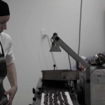 李消非, "一块巧克力", 高清录像,PAL, 彩色, 有声, 8分21秒, 中英文字幕, 2014 李消非, "一块巧克力", 高清录像,PAL, 彩色, 有声, 8分21秒, 中英文字幕, 2014