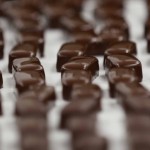 李消非, "一块巧克力", 高清录像,PAL, 彩色, 有声, 8分21秒, 中英文字幕, 2014 李消非, "一块巧克力", 高清录像,PAL, 彩色, 有声, 8分21秒, 中英文字幕, 2014